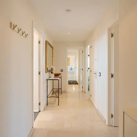 Adb352 - Penthouse Walk To & Town *