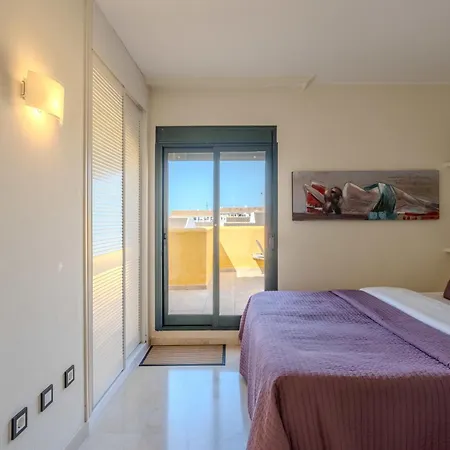 Apartmán Adb352 - Penthouse Walk To & Town